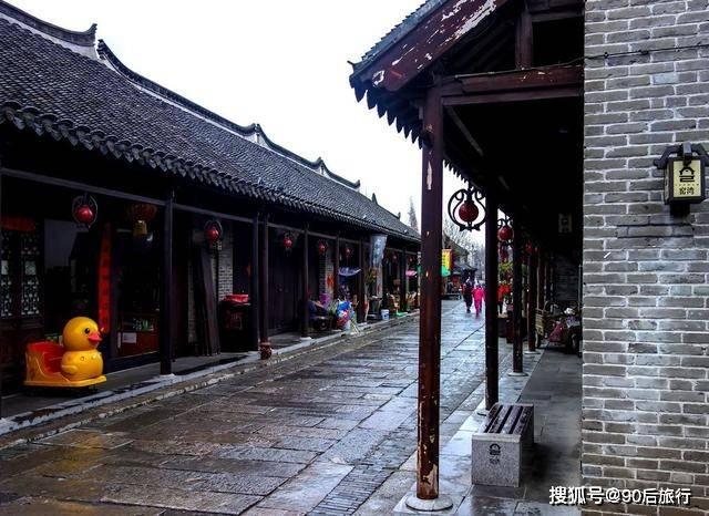 疆辽阵容深度不相伯仲,新疆更年轻,辽宁相对成熟球队磨合更好
